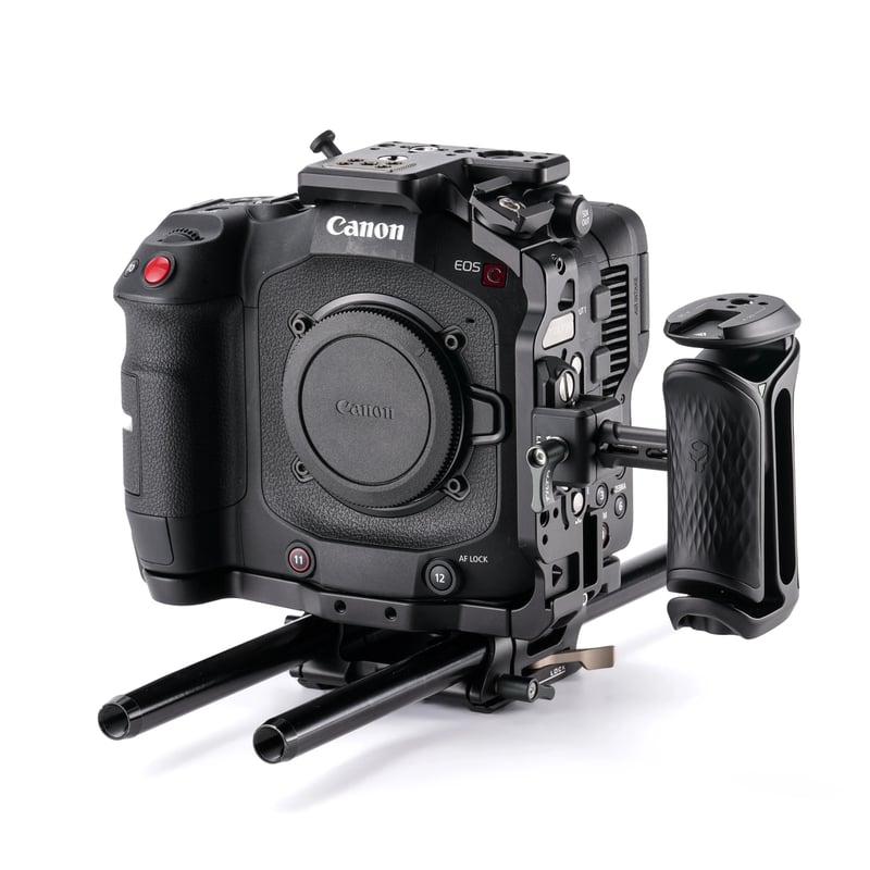 EOS C70 ボディー、バッテリー2つ、TILTAケージ付き Tilta がEOS C70用カメラリグを発表 | CineD