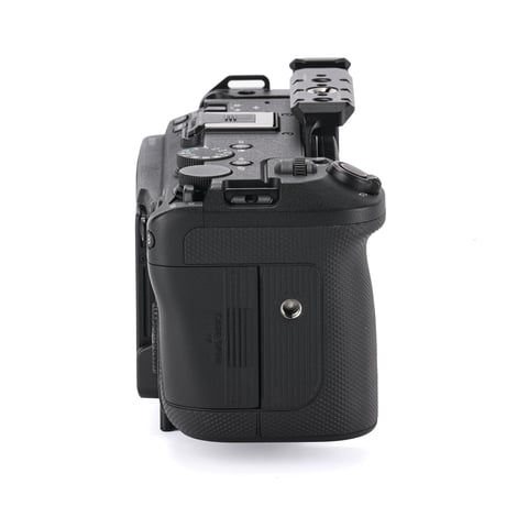 キヤノン EOS R6 V用ハーフカメラケージ (TA-T102-HCC-B)