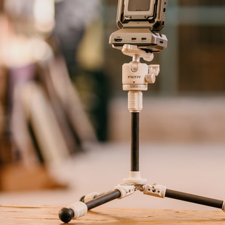 [在庫限り] 延長ポール付テーブルトップ三脚キットTabletop Ball Head with 1-Stage Carbon Fiber Tripod Legs (TT-BT03E-FB)