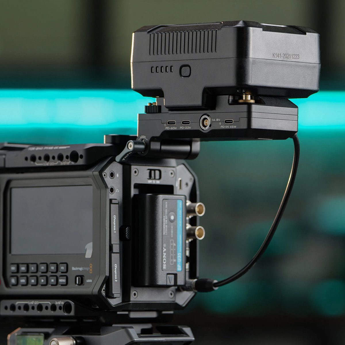 TILTA Blackmagic PYXIS 6K/12K用折りたたみ式 Vマウントバッテリー