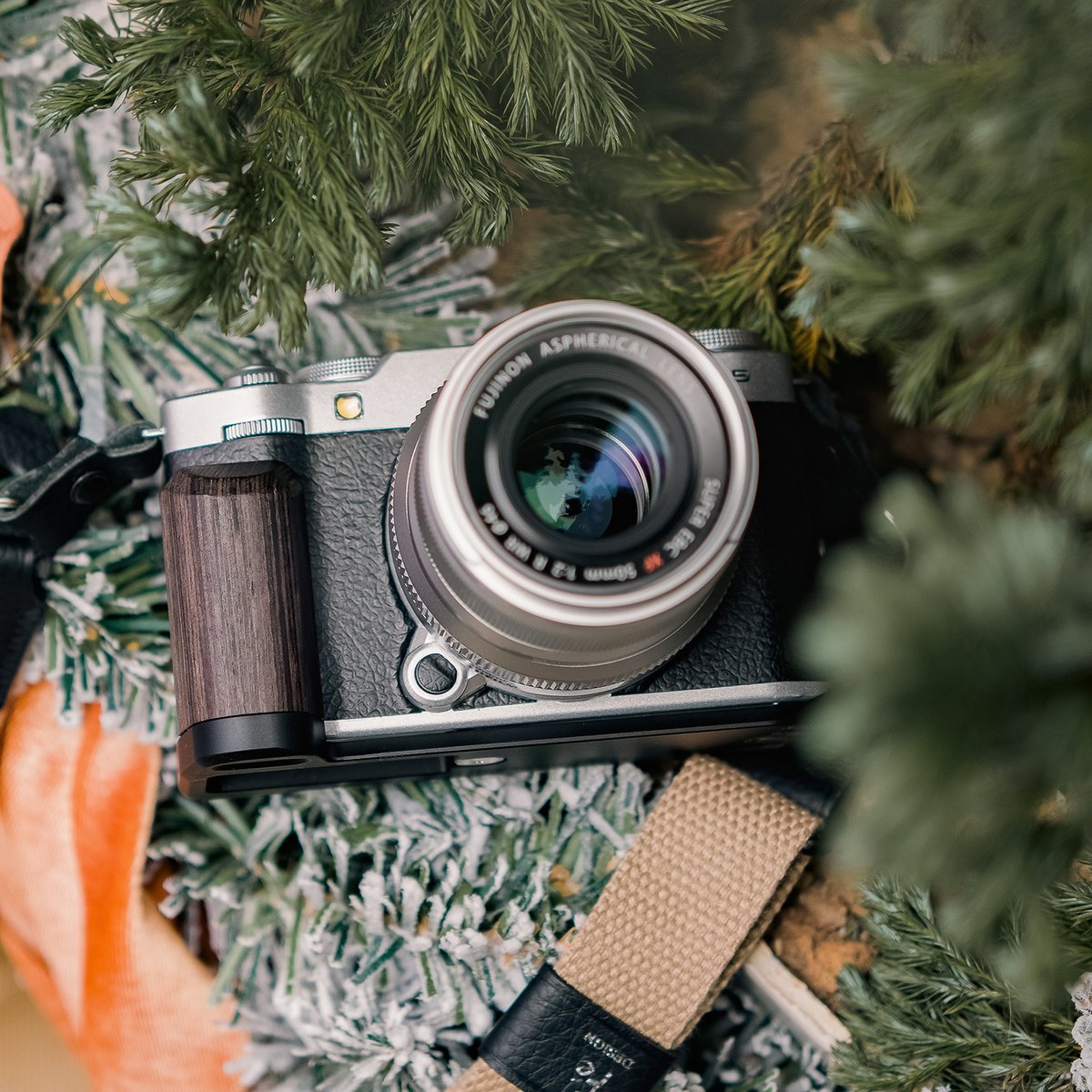 富士フイルム X-M5用木製グリップ付き取付ベースプレート