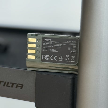 DMW-BLK22互換USB-C充電式カメラバッテリー Tilta DMW-BLK22 Battery (2400mAh) - Green (TDMW-BLK22-GN)