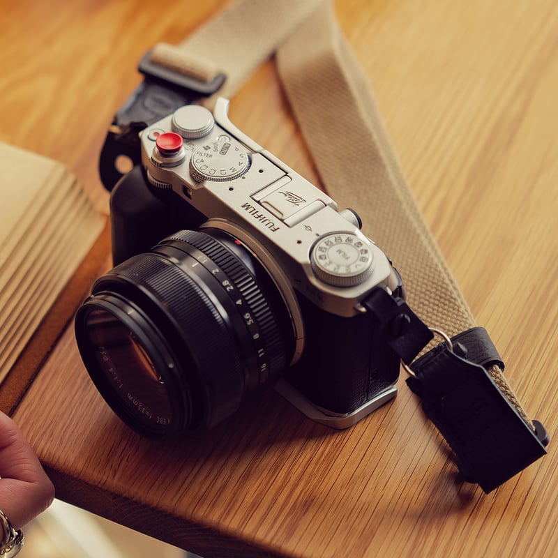 富士フイルム X-M5用ホットシューサムブラケット Hot Shoe Thumb Bracke