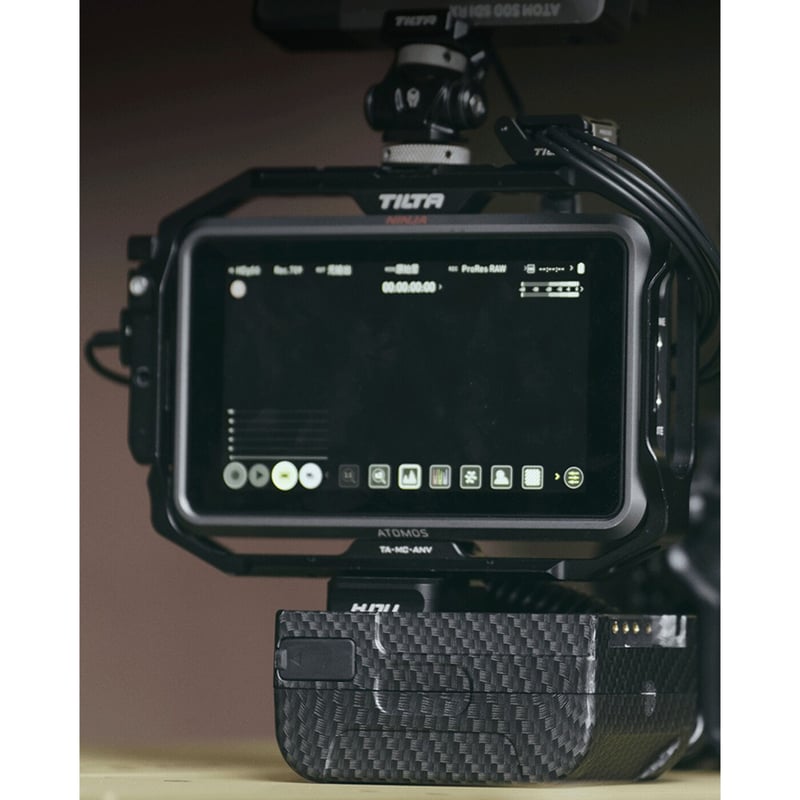 ビデオカメラ V-Mount Battery Plate for Komodo TILTA TiltaがRED KOMODO-X用カメラケージとアクセサリーを発表 | CineD