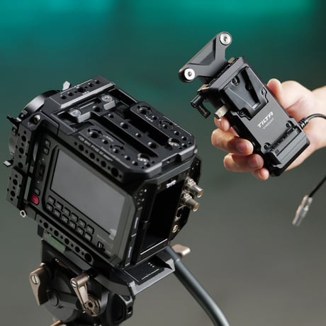 TILTA Blackmagic PYXIS 6K/12K用折りたたみ式 Vマウントバッテリープレート (ES-T21-FBP-V)