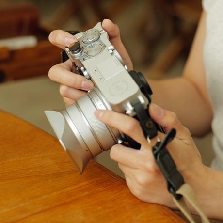 [在庫限り] 富士フイルム GFX100RF用ホットシューサムブラケット Hot Shoe Thumb Bracket (TA-T81-TB-B/-S)