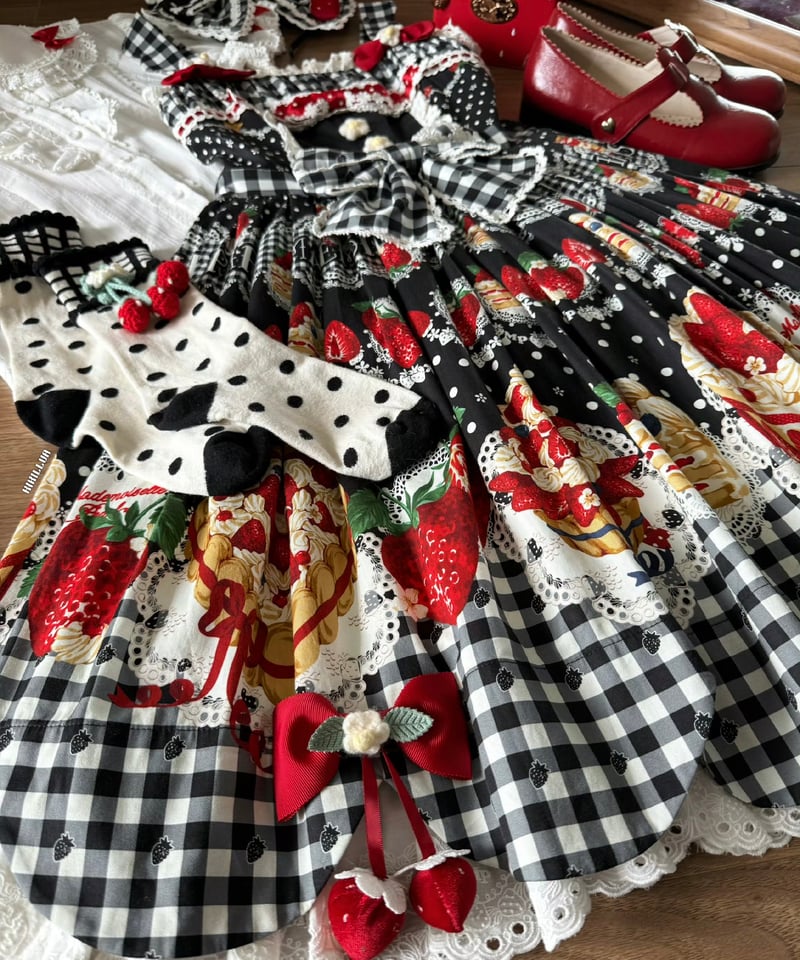 ショートケーキ図鑑」ケーキ柄ジャンパースカート 【11/20まで】送料