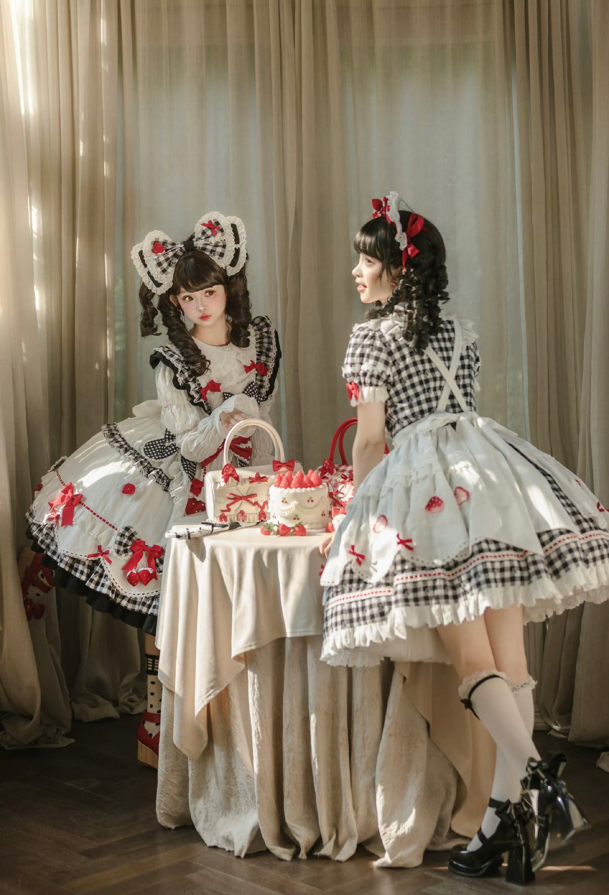 ショートケーキ図鑑」メイドワンピース＆ジャンパースカート（黒