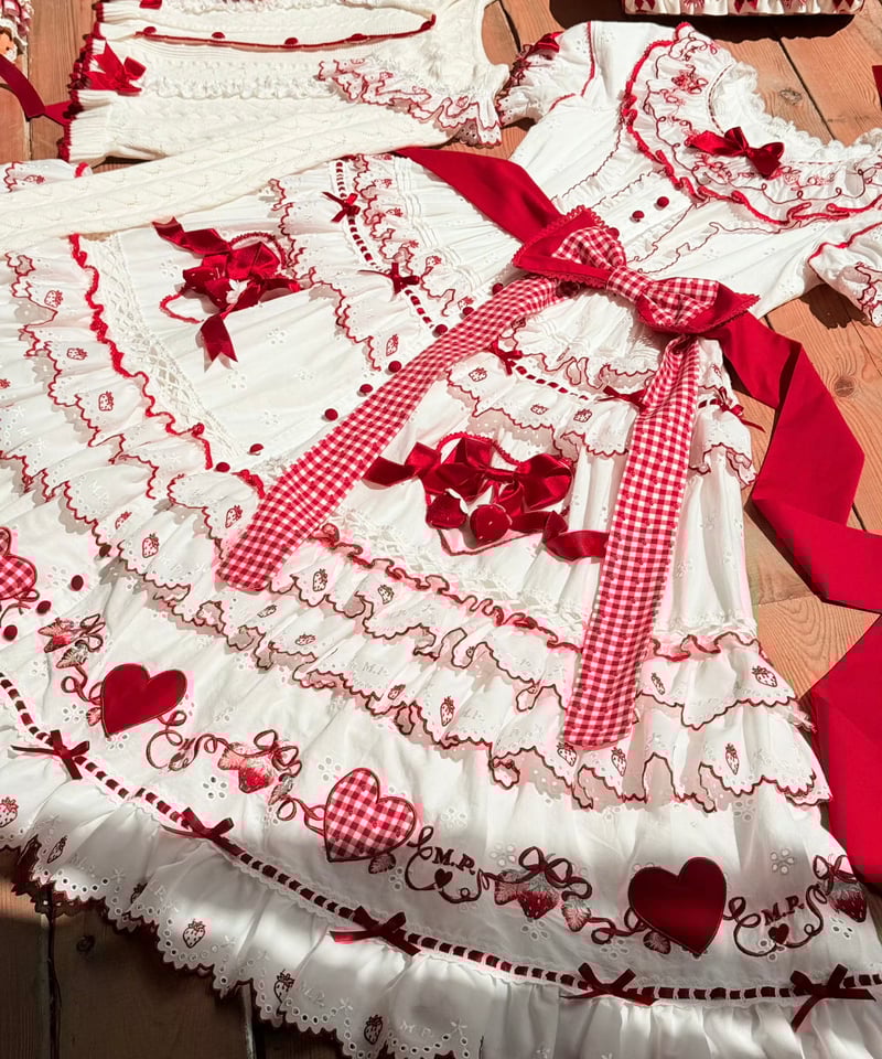 ショートケーキ図鑑」段々刺繍ワンピース【11/20まで】送料無料