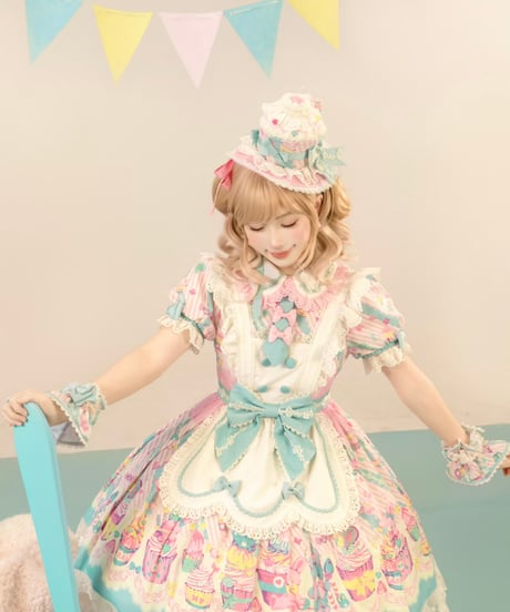 「カップケーキ」ケーキ柄エプロンワンピース 【1/28まで】送料無料！