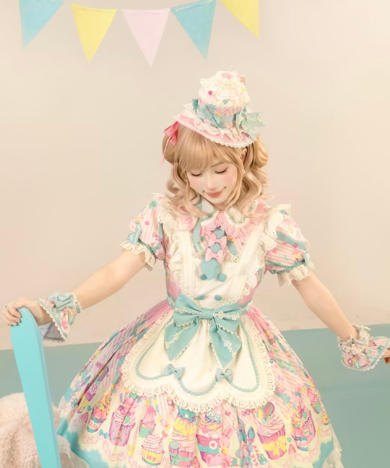 カップケーキ」ケーキ柄エプロンワンピース 【1/28まで】送料無料