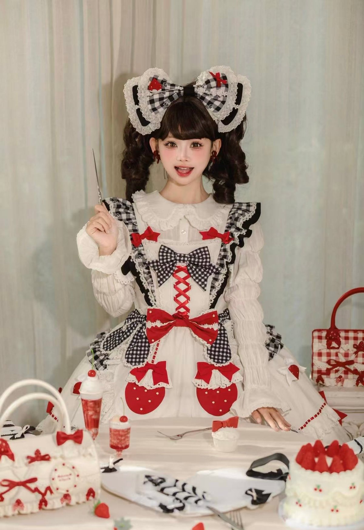 ショートケーキ図鑑」メイドワンピース＆ジャンパースカート（黒