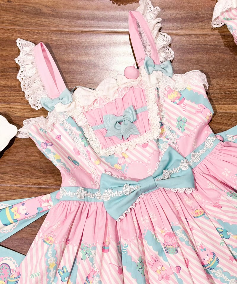 カップケーキ」ケーキ柄ジャンパースカート 【1/28まで】送料無料