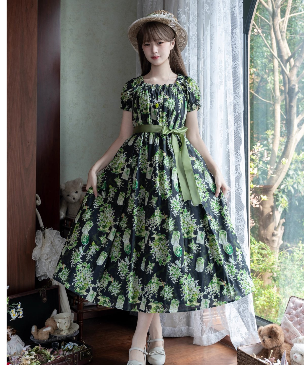 木漏れ日の中の鈴蘭ワンピース Innocent World｜木漏れ日の中の鈴蘭ワンピース