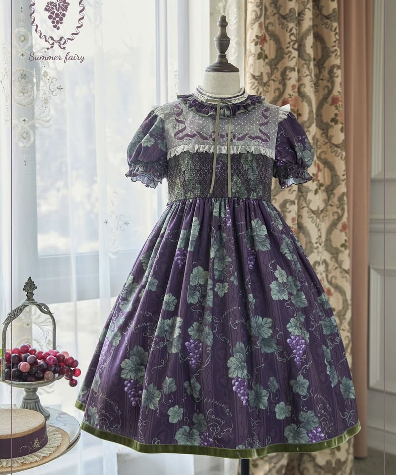 アンティーク　葡萄を持つ女 ワイングラスを持つ女