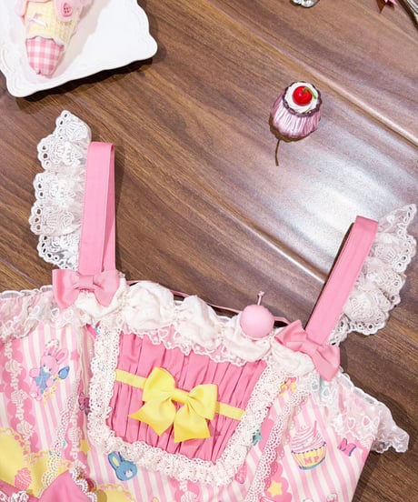 「カップケーキ」ケーキ柄ジャンパースカート 【1/28まで】送料無料！