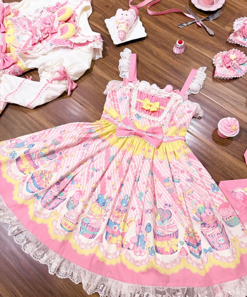 カップケーキ」ケーキ柄ジャンパースカート 【1/28まで】送料無料