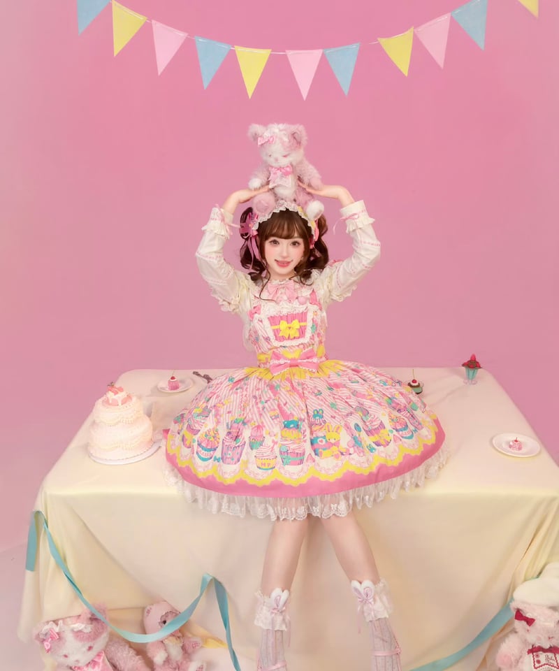 カップケーキ」ケーキ柄ジャンパースカート 【1/28まで】送料無料