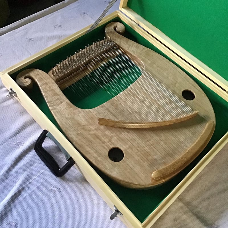 コロイ ソロ ソプラノライアー 39弦 上級者用中型ソプラノライアー てるる 39弦 しいの木 | 国産竪琴