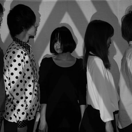「Que」+ 缶バッヂ2個セット / 空想科学TV