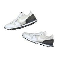 USED "NIKE" INTERNATIONALIST