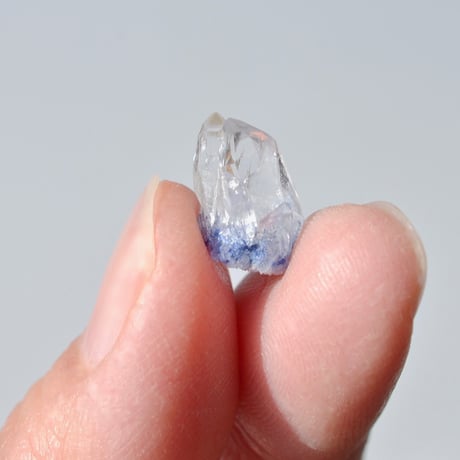 デュモルチェライトインクォーツ原石 Dumortierite in Quartz 025