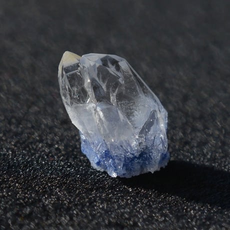デュモルチェライトインクォーツ原石 Dumortierite in Quartz 025