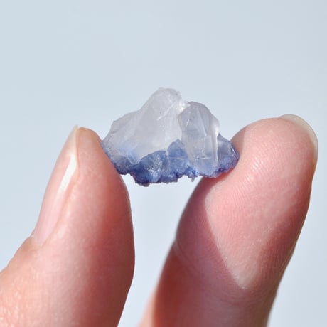 デュモルチェライトインクォーツ原石 Dumortierite in Quartz 017
