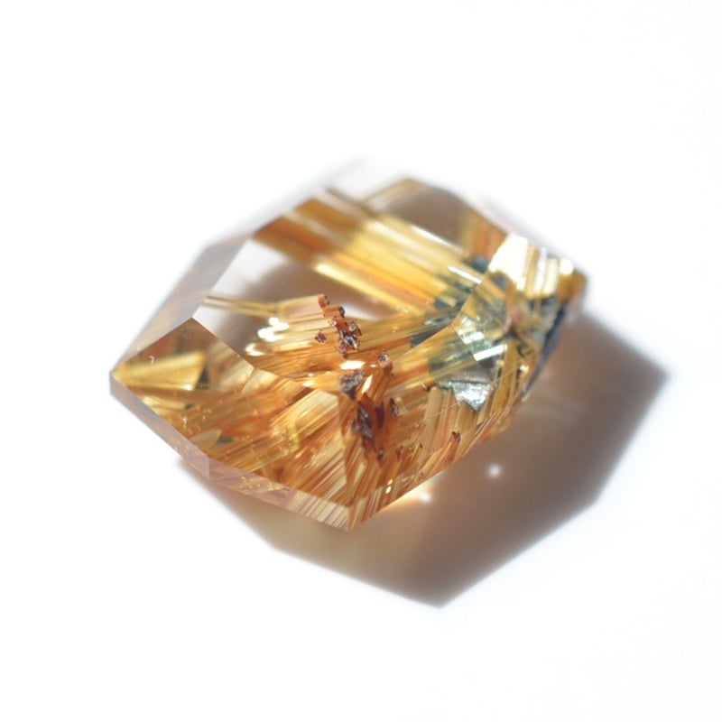 【セレクト品】ルチルクォーツ(フリーカット)70ミリ 自社研磨カット】ルチルクォーツ Rutilated Quartz 027 | MARU