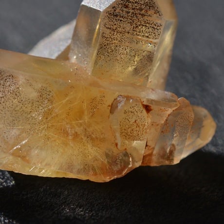 ルチルクォーツ原石 Rutilated Quartz