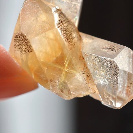 ルチルクォーツ原石 Rutilated Quartz