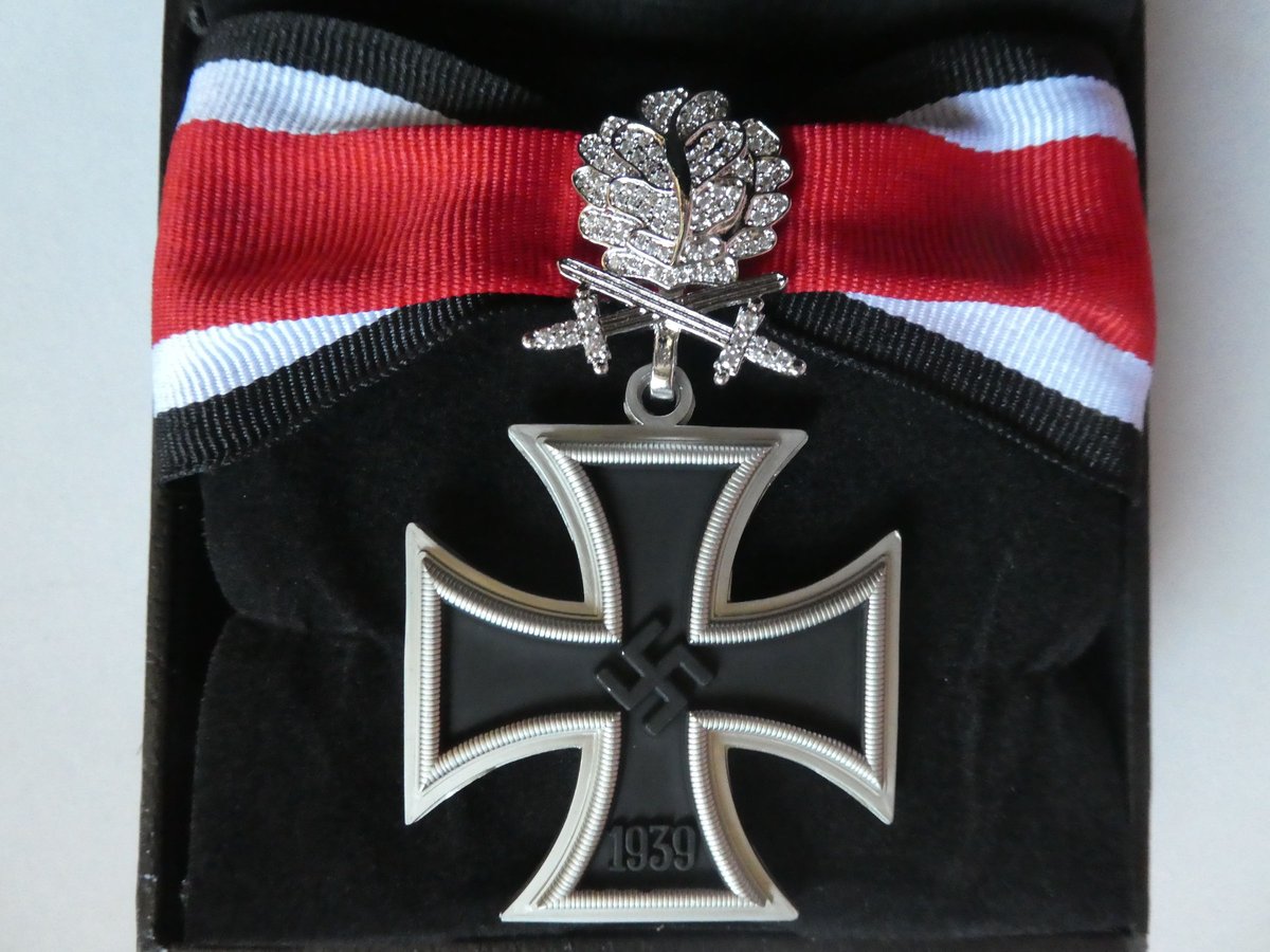 ナチスドイツ『ダイヤモンド柏葉剣付騎士鉄十字勲章』B ケース