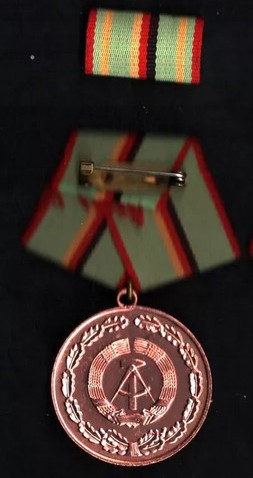 ドイツ民主共和国『内務省功労勲章』(銅) 略綬/ケースつき 東ドイツ