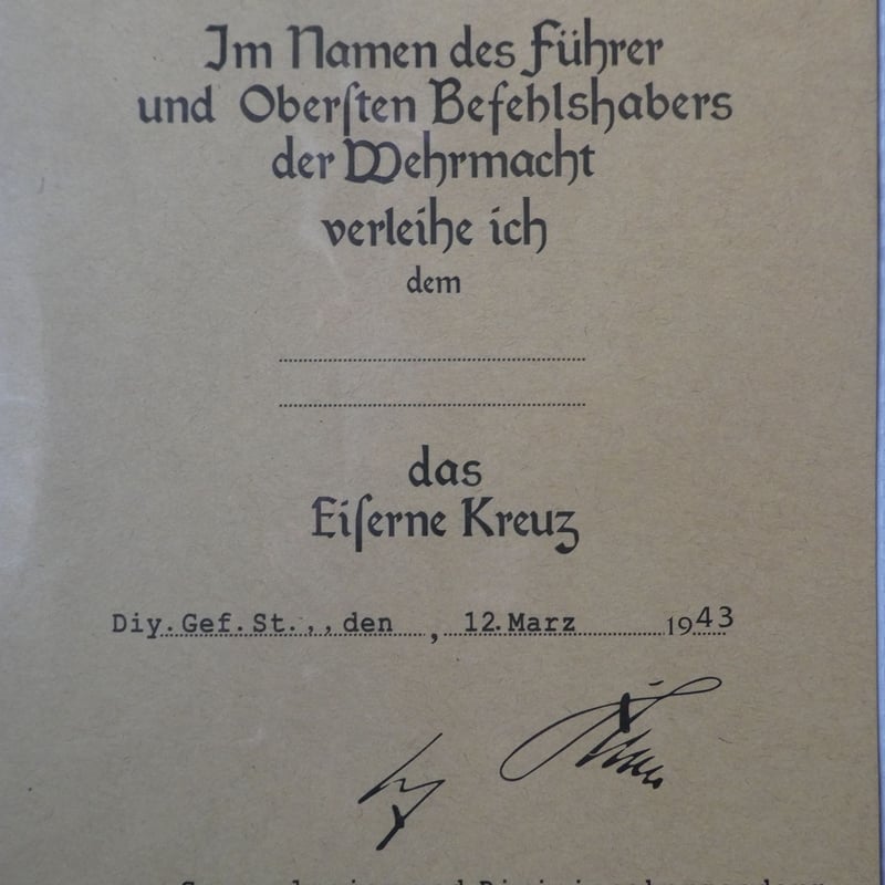 ナチスドイツ『黄金ダイヤモンド柏葉剣付騎士鉄十字勲章』ケース・勲記