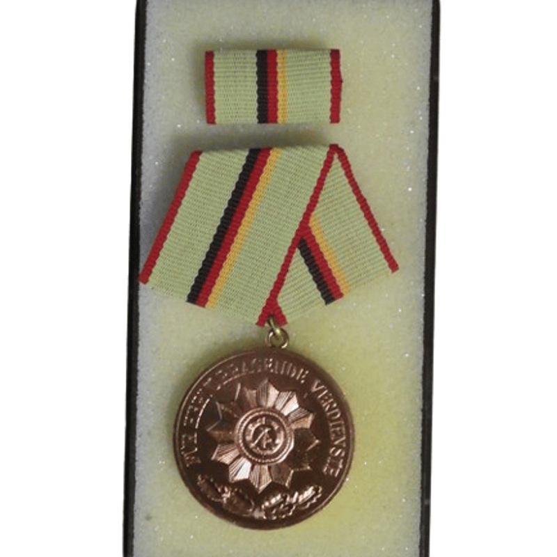 ドイツ民主共和国『内務省功労勲章』(銅) 略綬/ケースつき