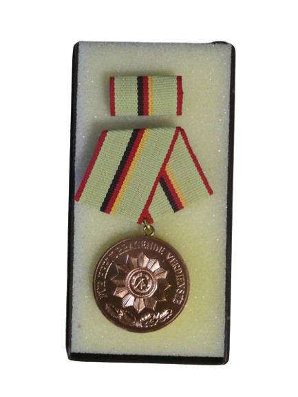 ドイツ民主共和国『内務省功労勲章』(銅) 略綬/ケースつき 東ドイツ