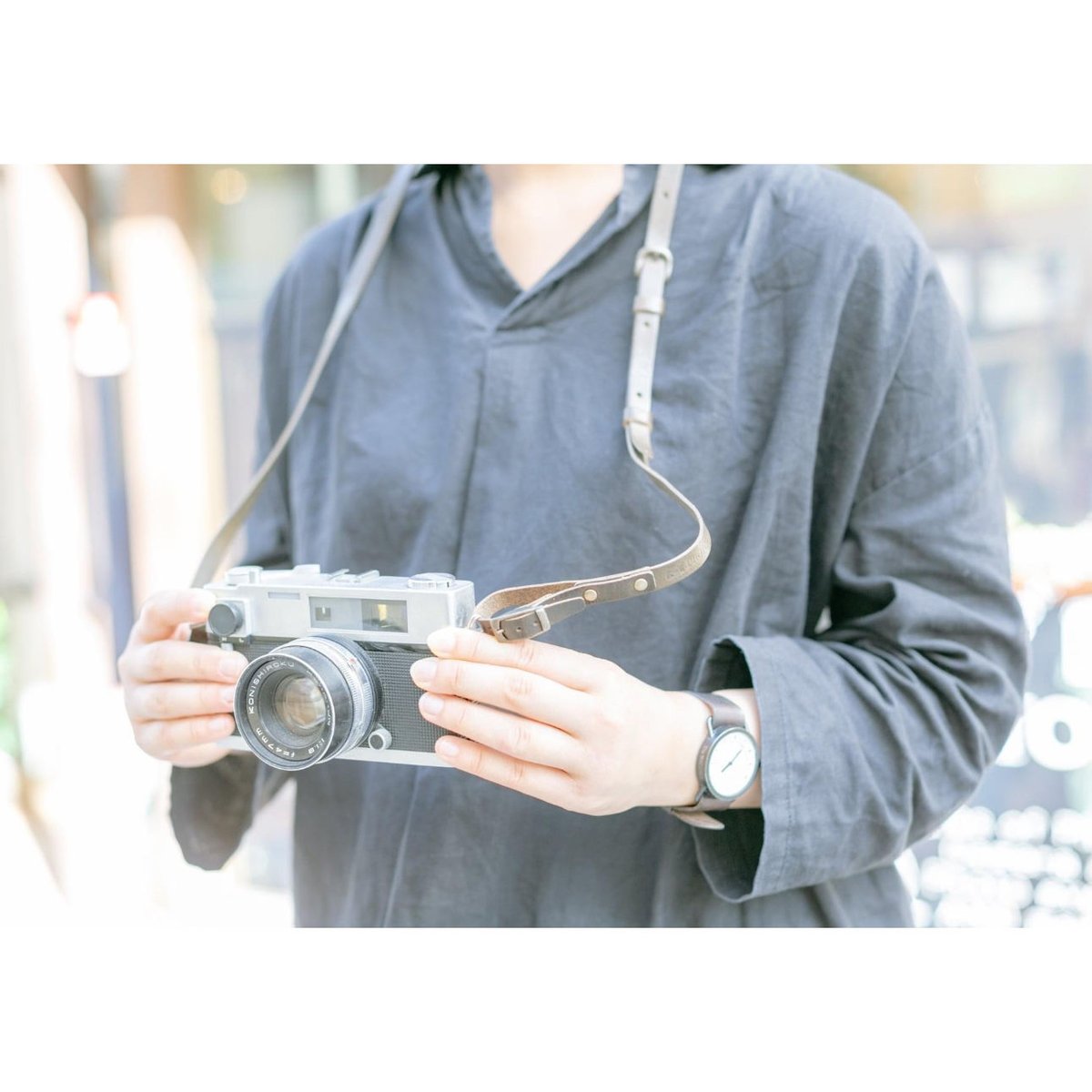 BALABUSHKA REMNANTSレザー カメラ ストラップ スタースタッズ BALABUSHKA REMNANTSレザー カメラ ストラップ スタースタッズ