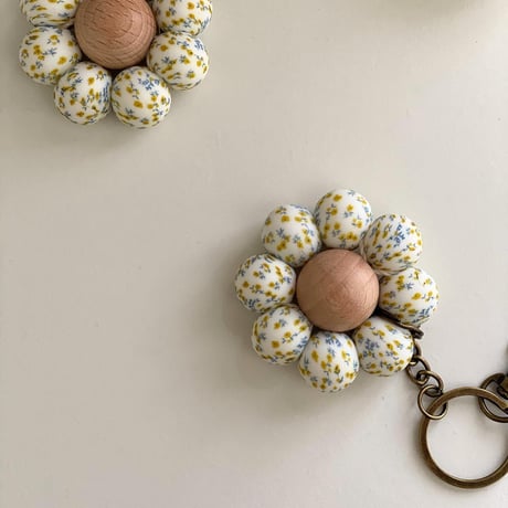 𝗳𝗹𝗼𝗿𝗮𝗹 𝘀𝗲𝗿𝗶𝗲𝘀  key ring