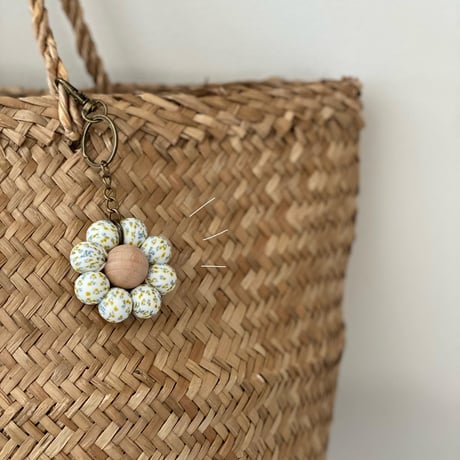 𝗳𝗹𝗼𝗿𝗮𝗹 𝘀𝗲𝗿𝗶𝗲𝘀  key ring