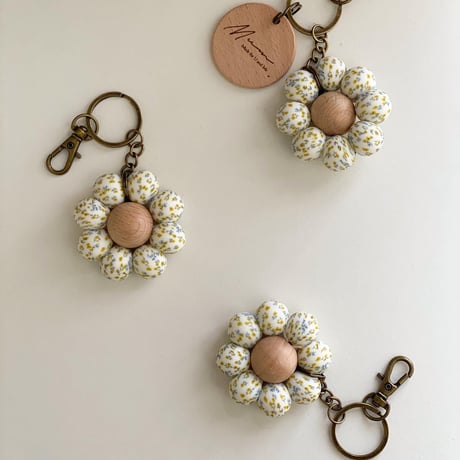 𝗳𝗹𝗼𝗿𝗮𝗹 𝘀𝗲𝗿𝗶𝗲𝘀  key ring