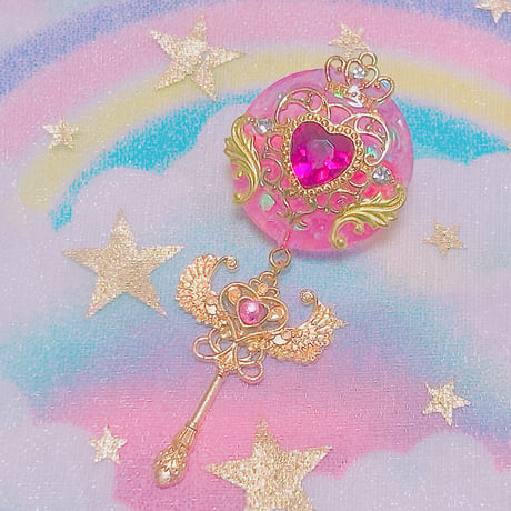 Elegance Emblem brooch