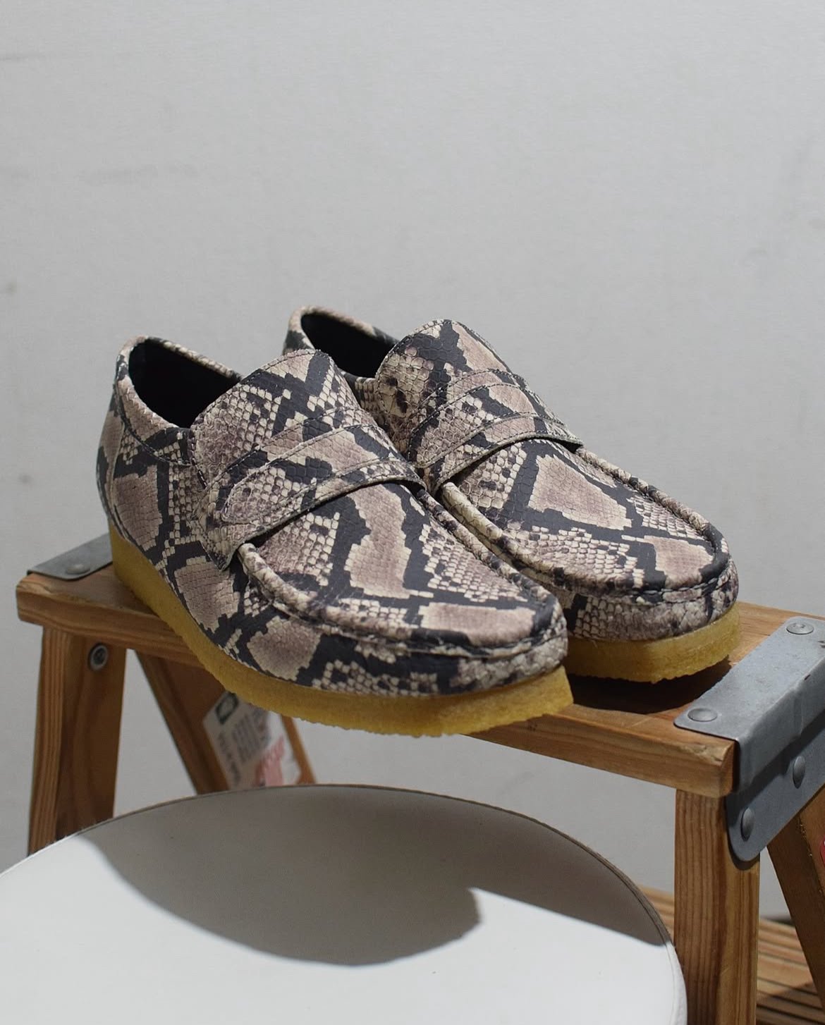 Clark’s /wallabee Grey croco クラークス　ワラビー Clarks WallabeeLoafer Grey Snake Leather Grey （クラークス