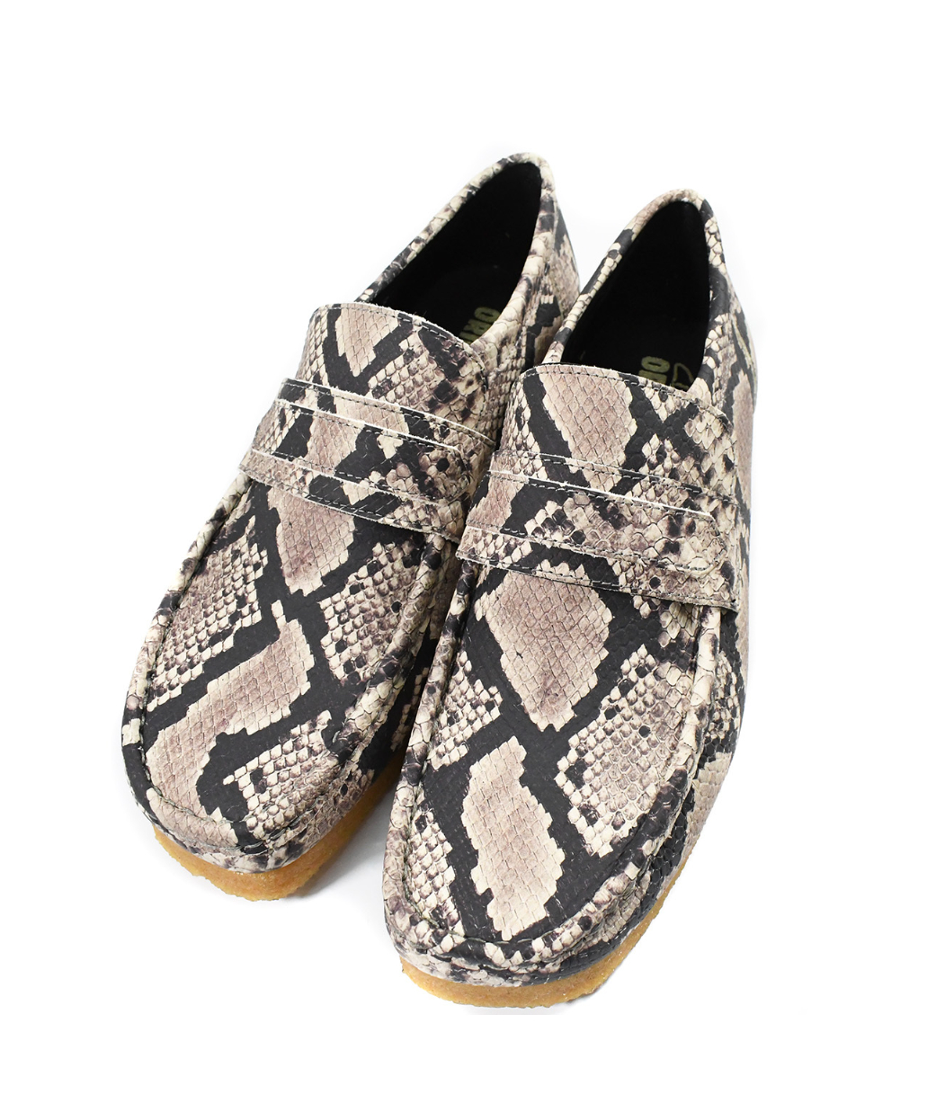 Clarks ウォラヒ レスアッフ スニカ WALLABEEM PALEGREYSDE Clarks Wallabee Loafer Grey Snake Leather | COU