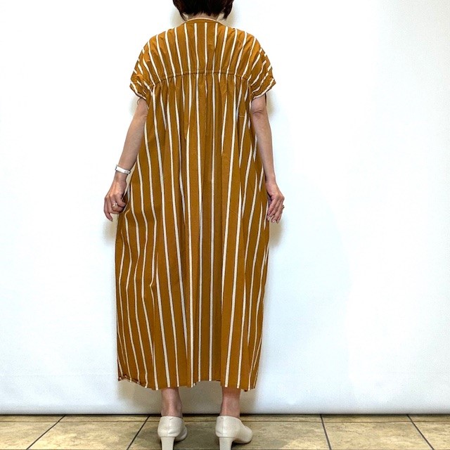 Mylanka／ミランカ】ギャザーショルダーストライプシャツワンピース