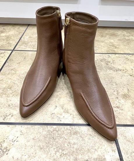 【atelier brugge／アトリエブルージュ】ステッチポインテッドショートブーツ