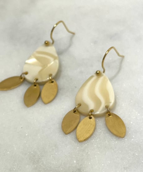 【LES CLEIAS／レ・クレアス】マーブルシェルドロップピアス