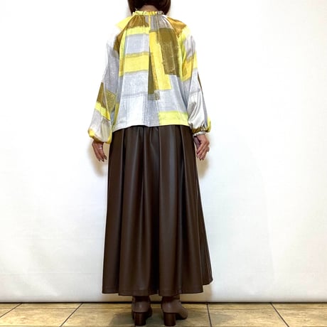 【Brahmin／ブラーミン】サテンプリントフリルネックブラウス