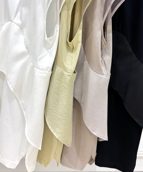 【Lallia mu／ラリアムー】シアーショルダーアシンメトリーカットソー
