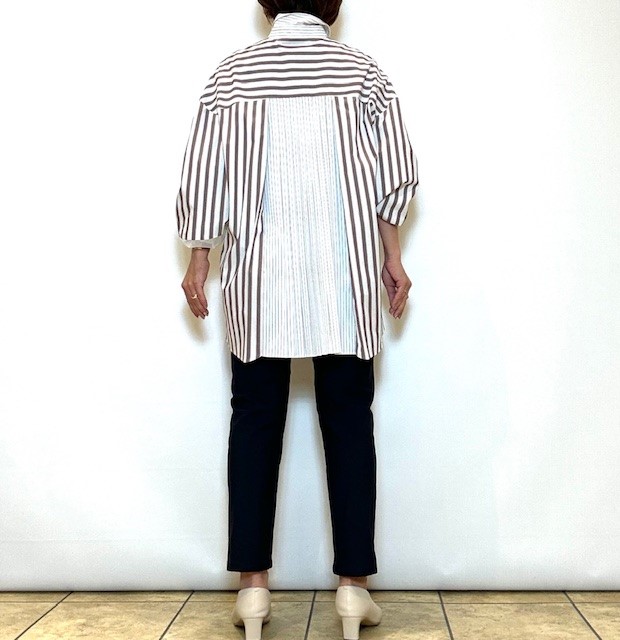 Lallia Mù(ラリアムー) バックプリーツシャツ fit=scale-down,w=1200