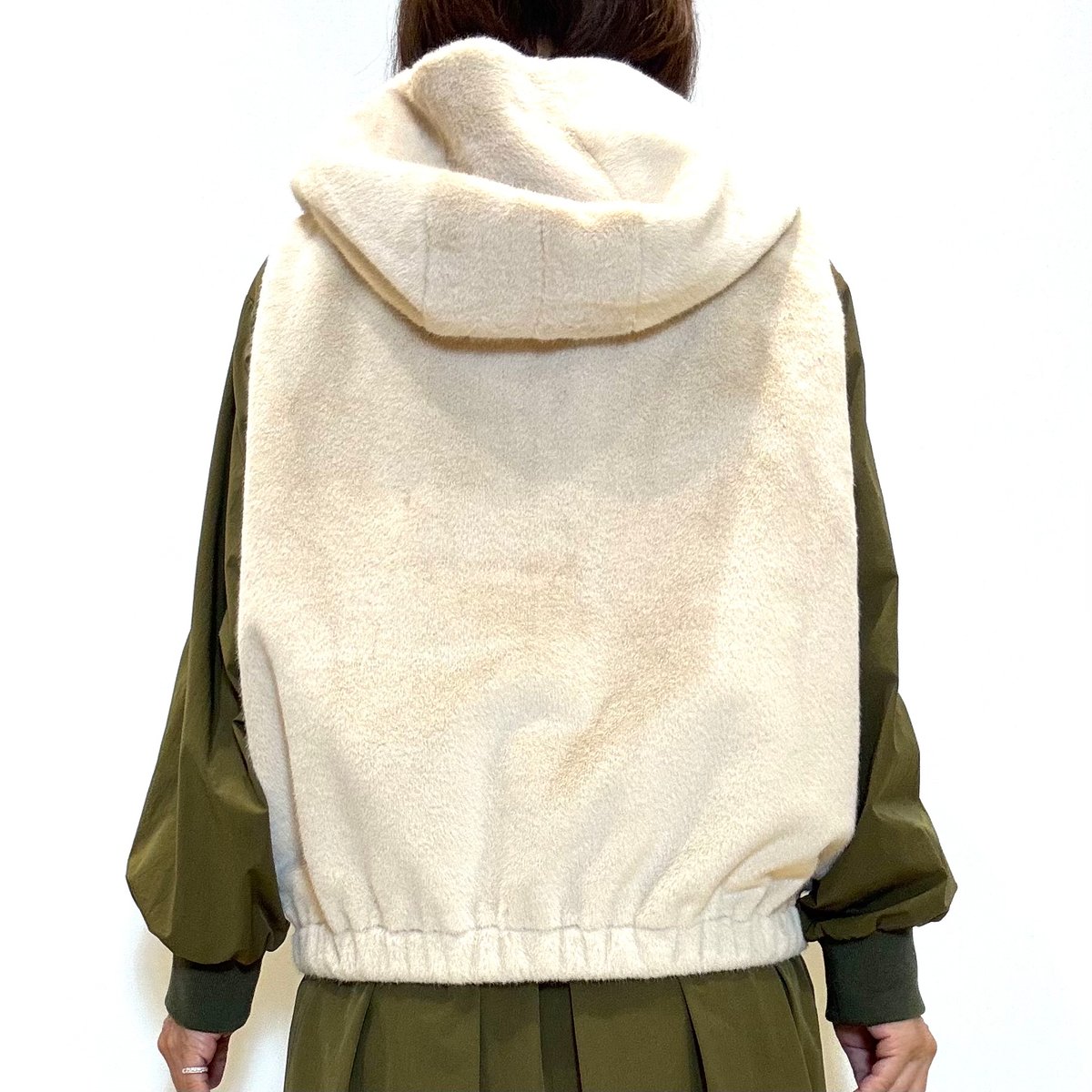 【ATELIER BRUGGE】シャーリングファーフーデッドベスト　2025 ATELIER BRUGGE】シャーリングファーフーデッドベスト 2025 Atelier